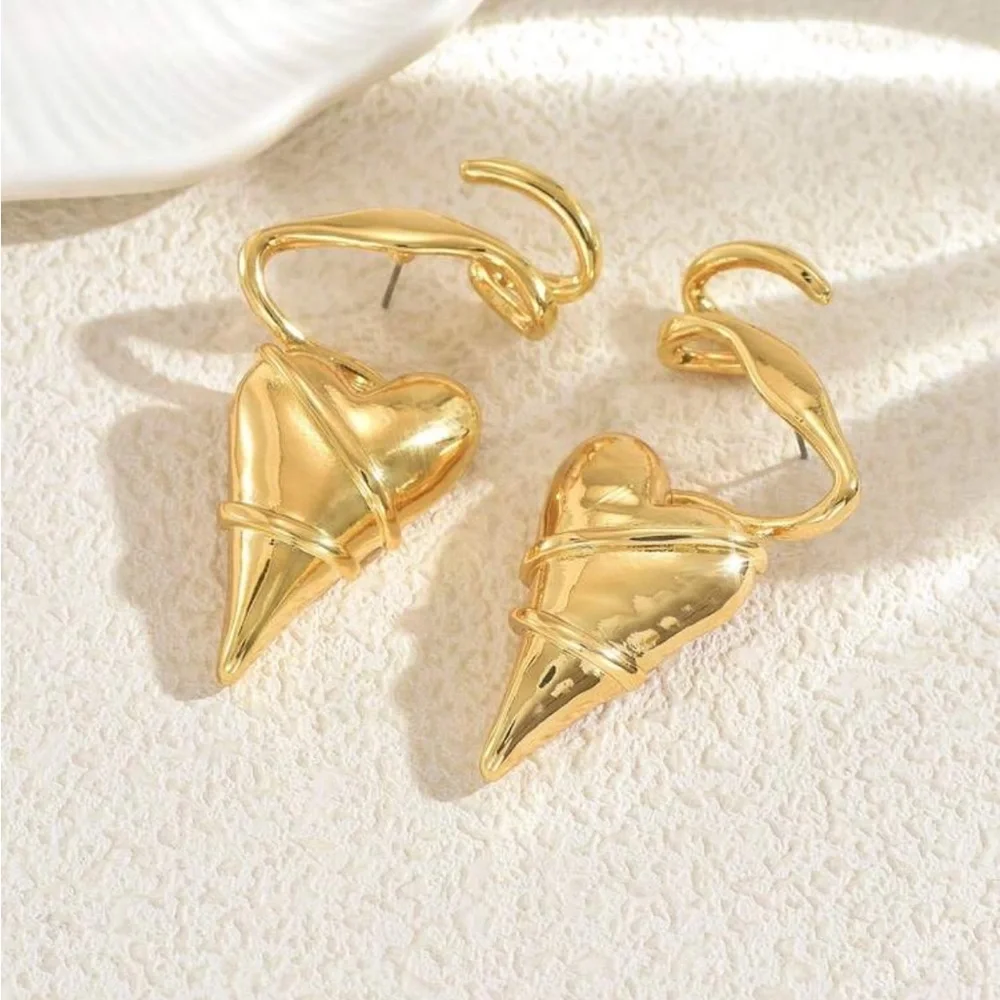 Gold Heart Drop Earrings R305 - Picture 2 of 4